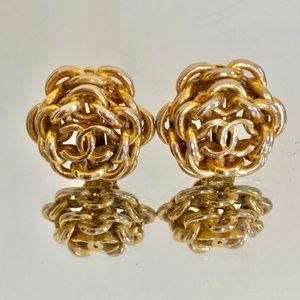 CHANEL Vintage Gold Chain Clip-On Earrings